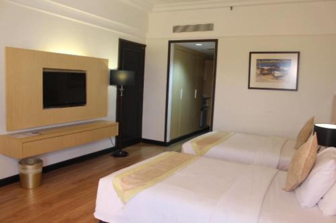 Primula Beach Hotel Kuala Terengganu Exterior foto